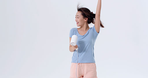 Cheerful young Chinese woman singing,4K