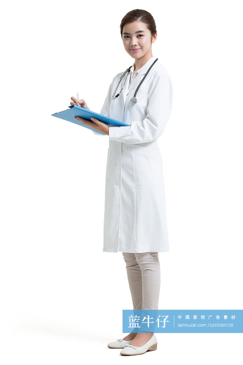 年轻女医生做记录