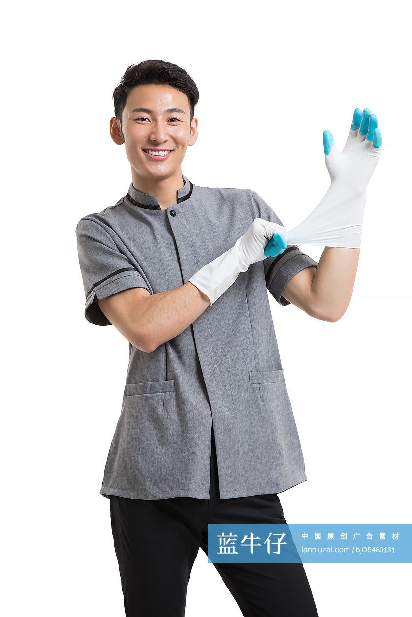 开心的保洁员戴橡胶手套