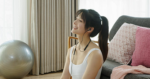 Young Chinese woman listening to music after exercising,4K