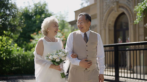 Sweet picture of older couple getting married