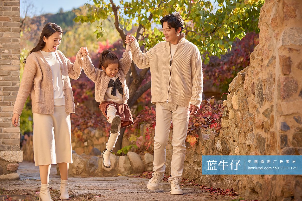 快乐一家人游玩古镇