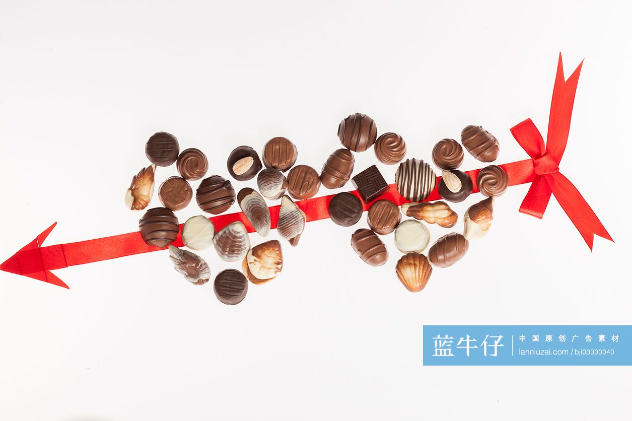 箭头标志和心型巧克力
