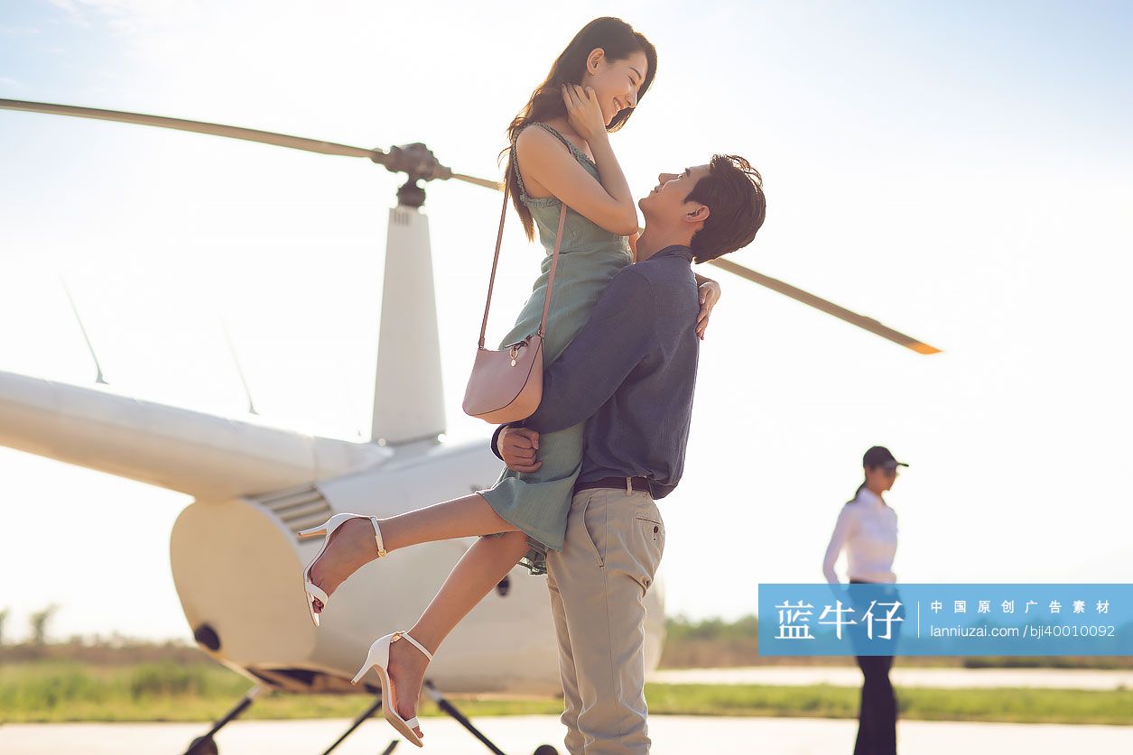 教你乘坐直升飞机旅游的主要要点_郑州直升飞机租赁公司|直升机吊装|设备吊装|空中起重机_华翔通用航空
