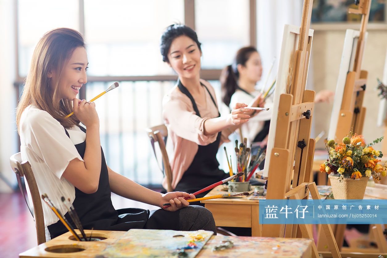 闺蜜在画室画画