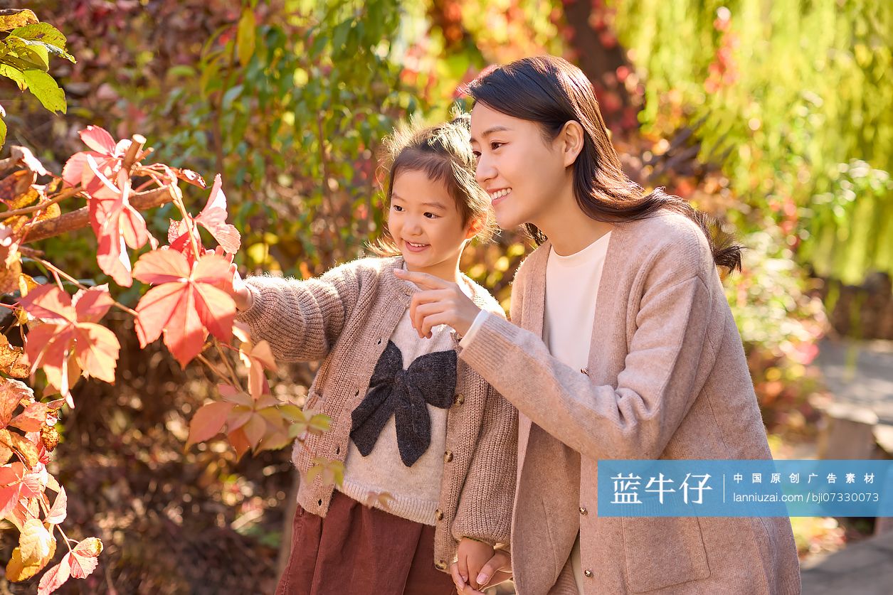 亲密的母女俩