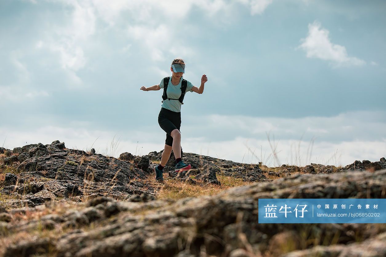 女子户外越野跑步