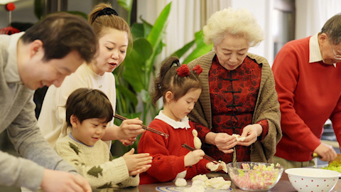 快乐家庭包饺子