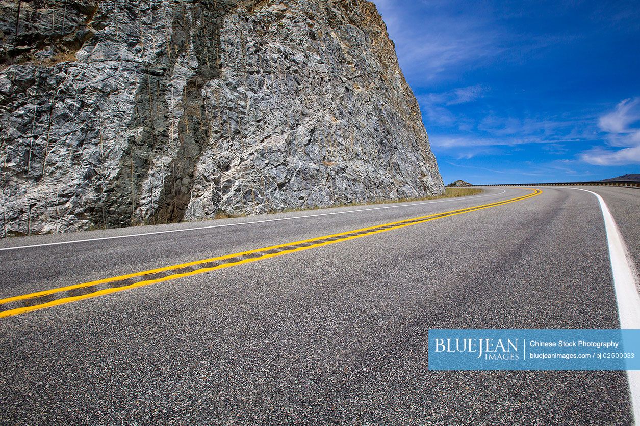 Road going through the mountains