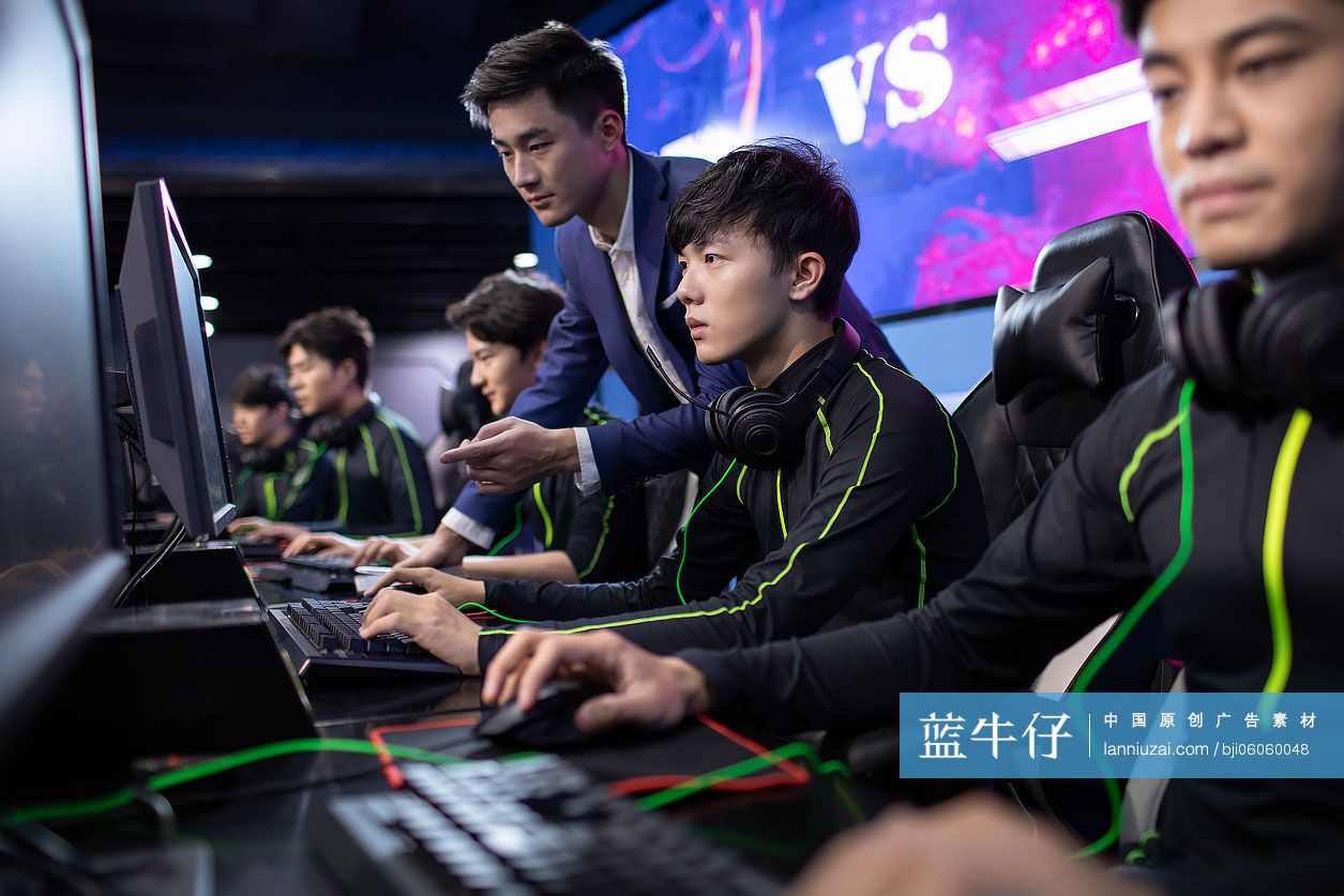 电竞教练指导队员