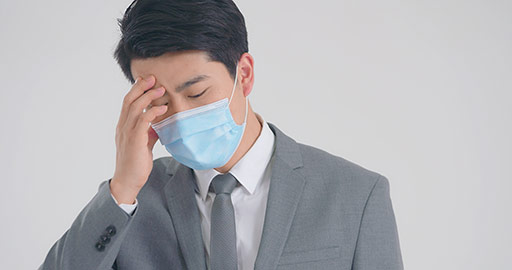 Young Chinese businessman with surgical mask in pain,4K