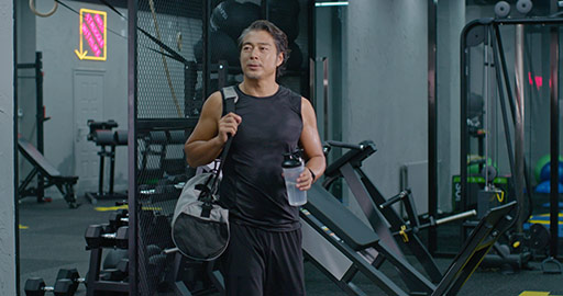 Mature Chinese man with gym bag at gym,4K