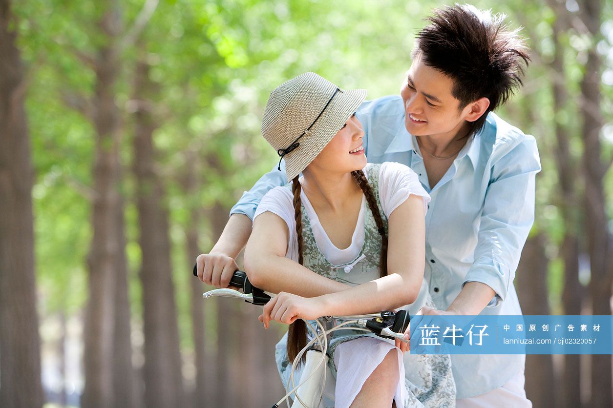 骑自行车的情侣图片素材-编号33020137-图行天下