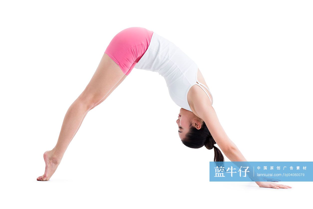 年轻女孩做瑜伽