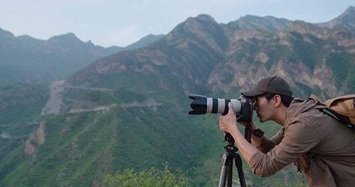Chinese photographer taking photos outdoors,4K