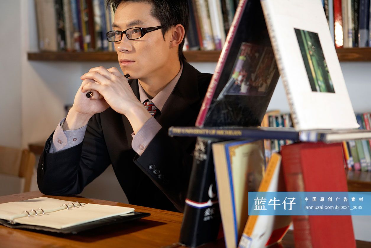 男商人思考