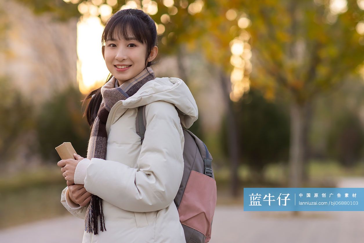 快乐的大学生肖像