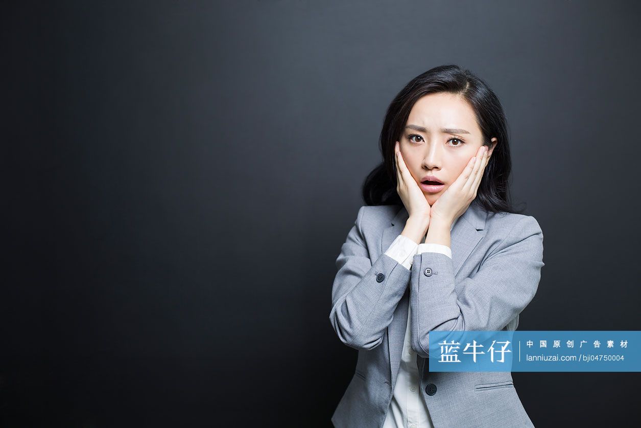 愁眉苦脸的商务女士-蓝牛仔影像-中国原创广告影像素材