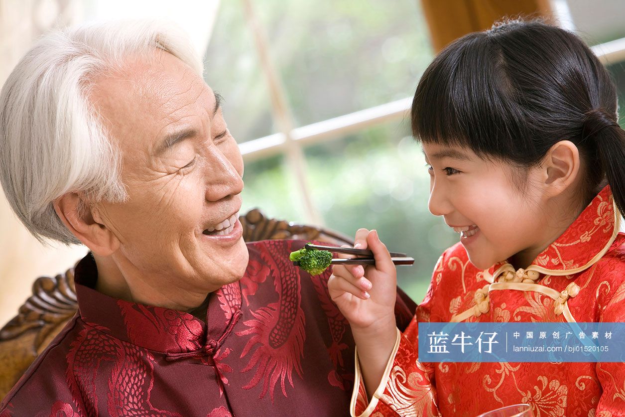 快乐的爷爷奶奶和孙女-蓝牛仔影像-中国原创广告影像素材