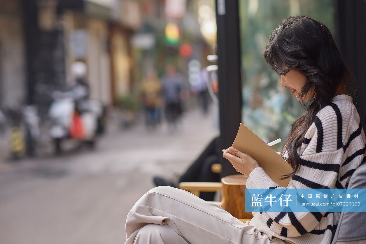 文艺女青年看书