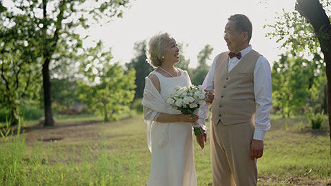 Sweet picture of older couple getting married