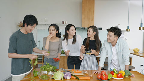 Young Chinese friends cooking in kitchen,4K