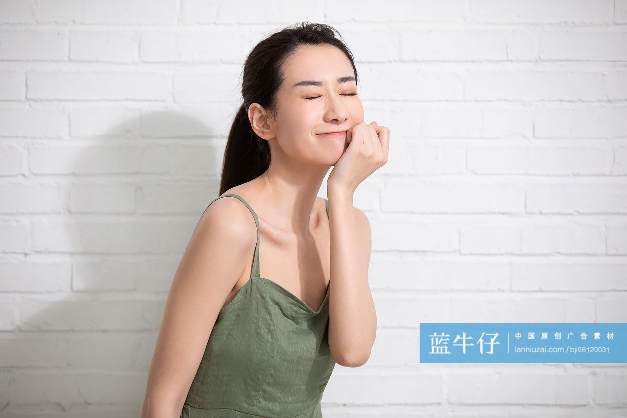 年轻漂亮的女士