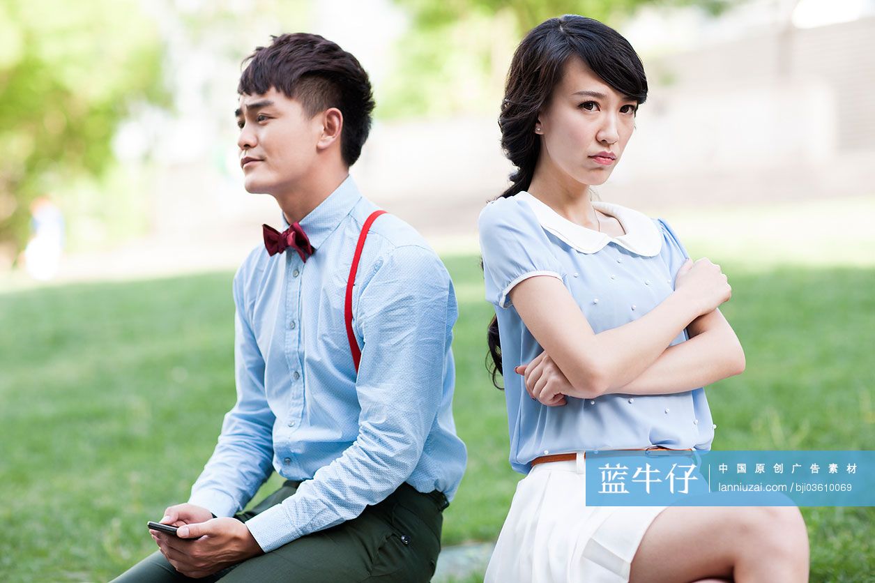 年轻情侣闹别扭-蓝牛仔影像-中国原创广告影像素材