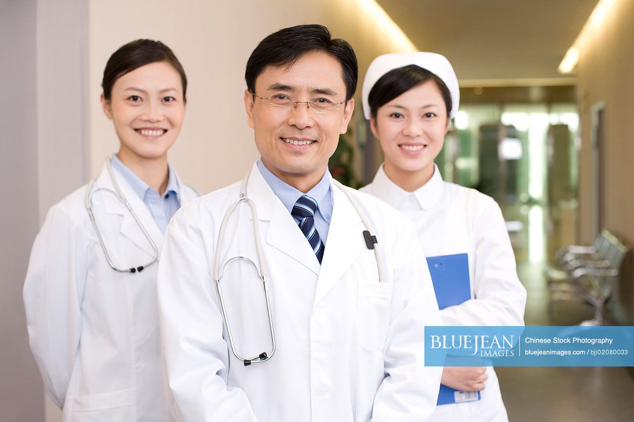 Portrait of a professional Chinese medical team