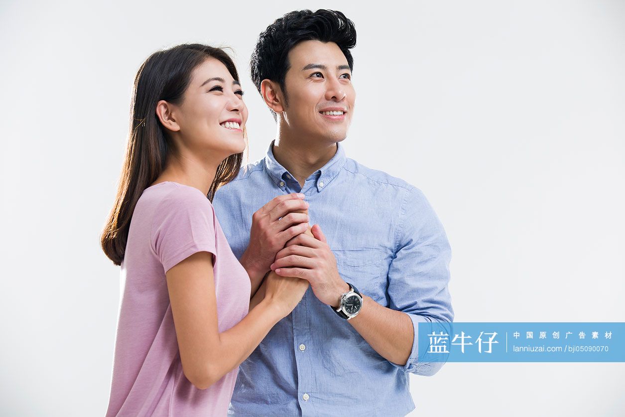 快乐的年轻情侣-蓝牛仔影像-中国原创广告影像素材