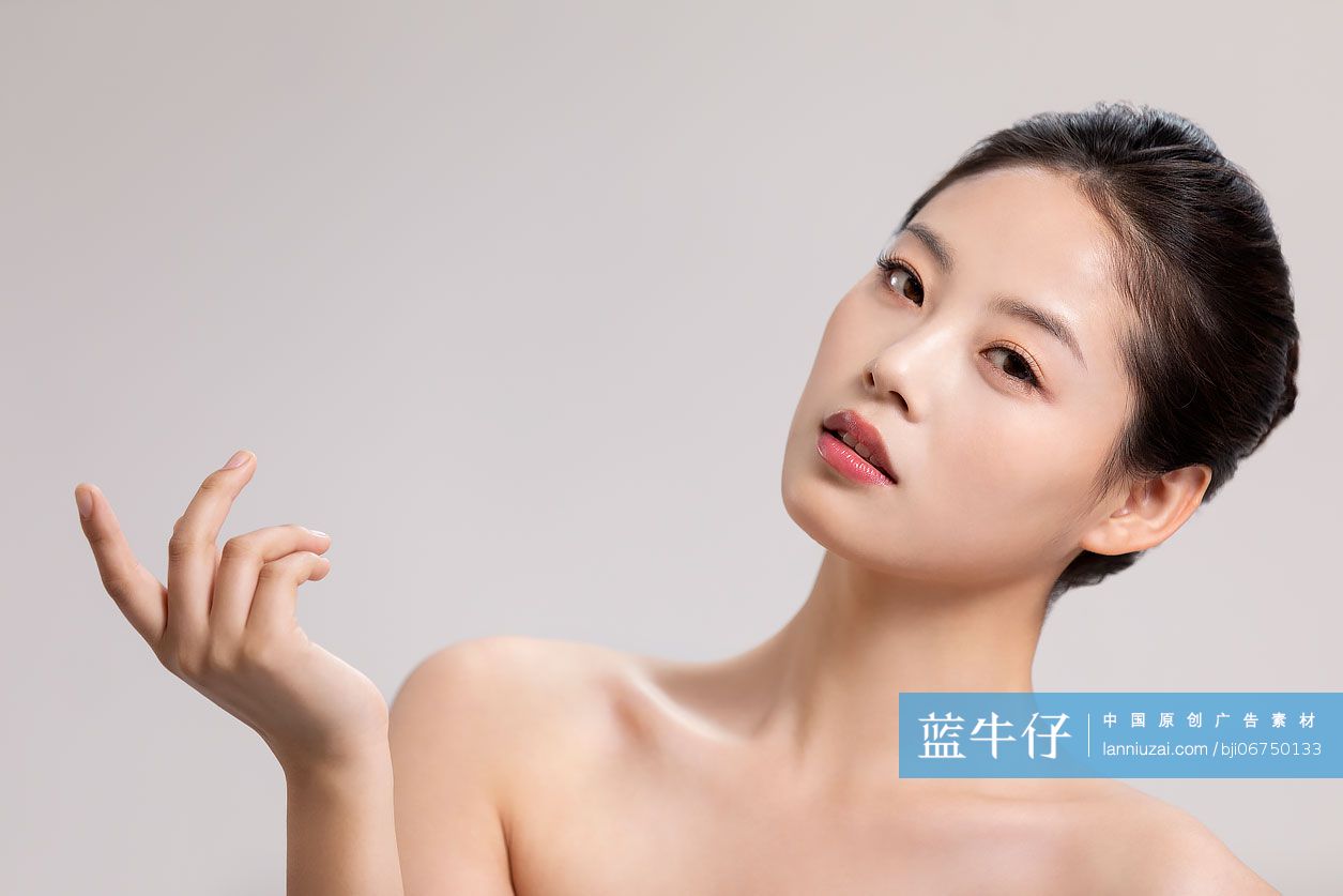 漂亮的年轻女子