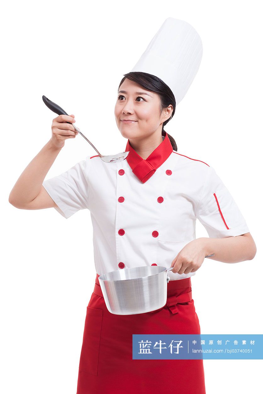 女厨师品尝味道