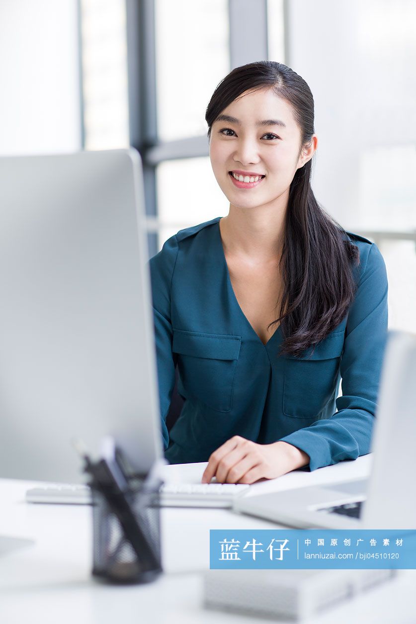 年轻商务女士肖像