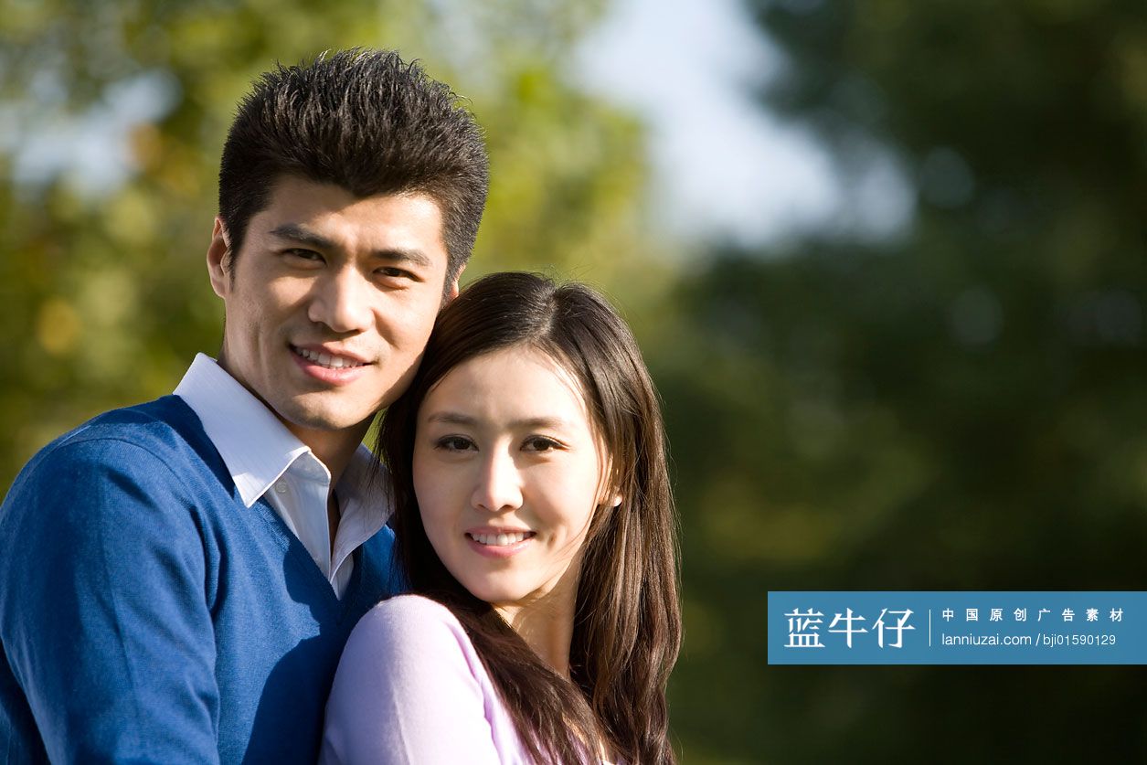 一对年轻夫妻肖像