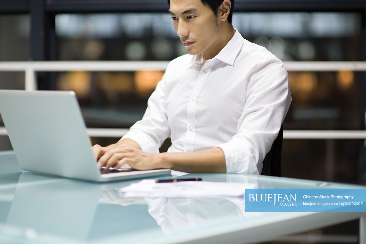 Young Chinese businessman working in office