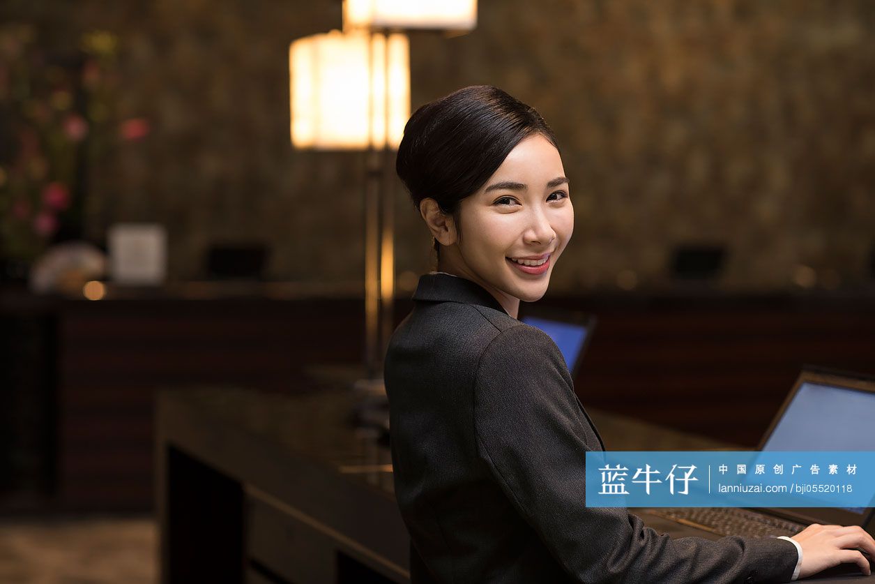 酒店前台服务员