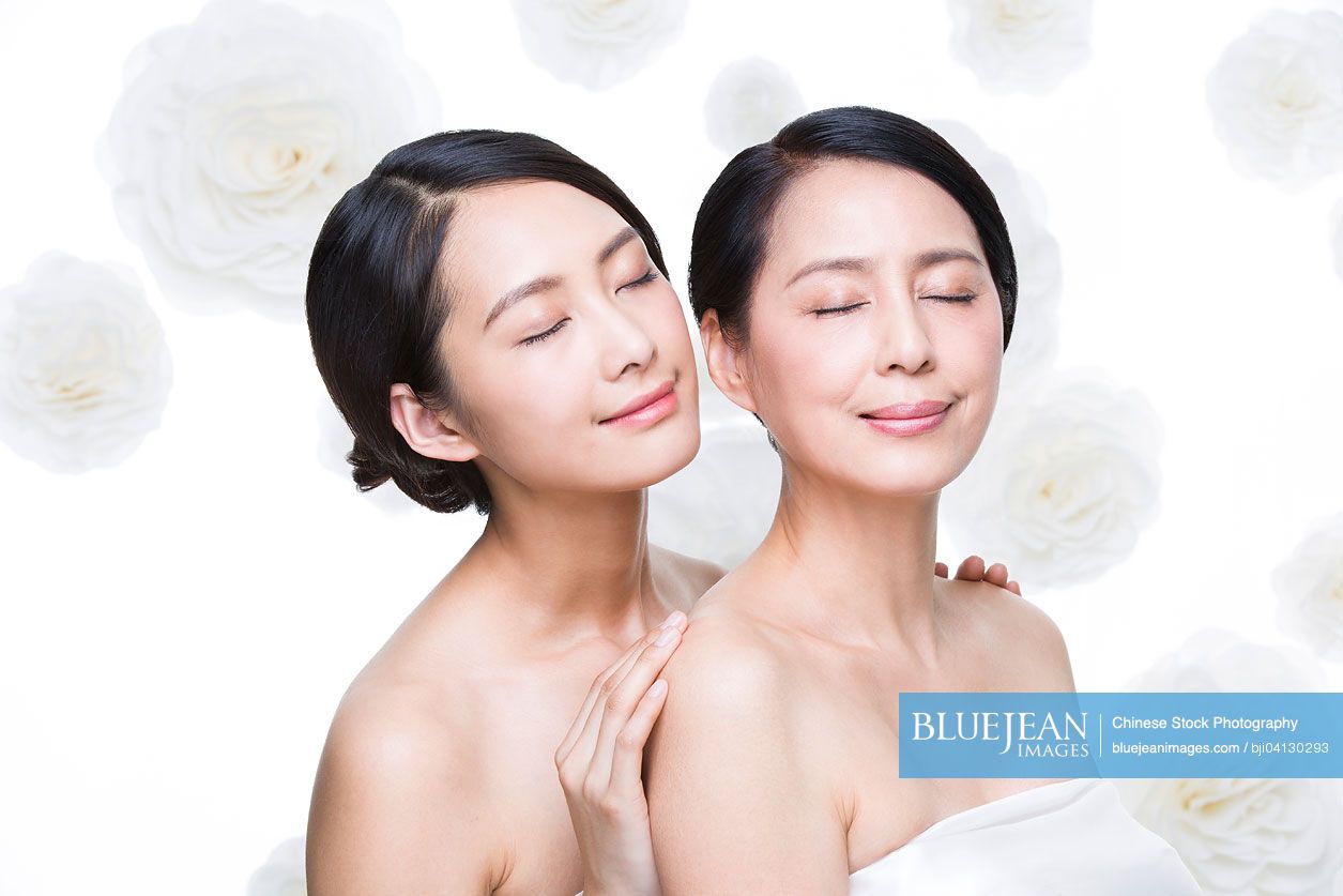 beautiful-chinese-mother-and-daughter-high-res-stock-photo-for-download