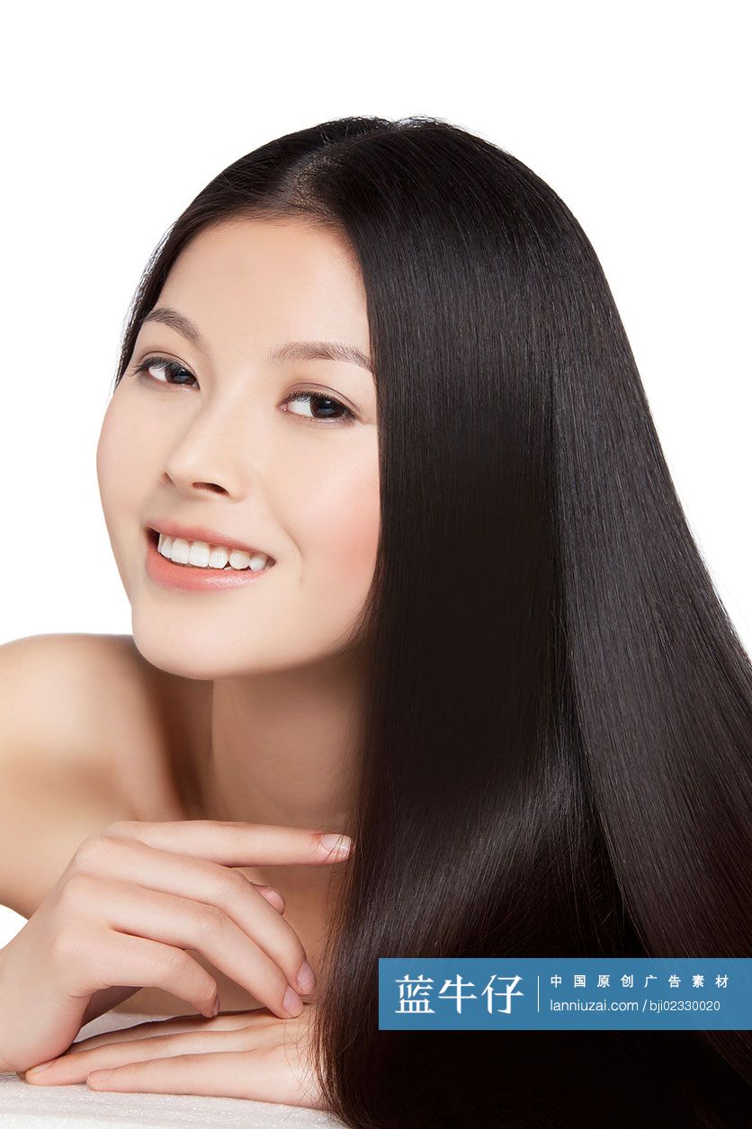 美女展示丝缎般的头发