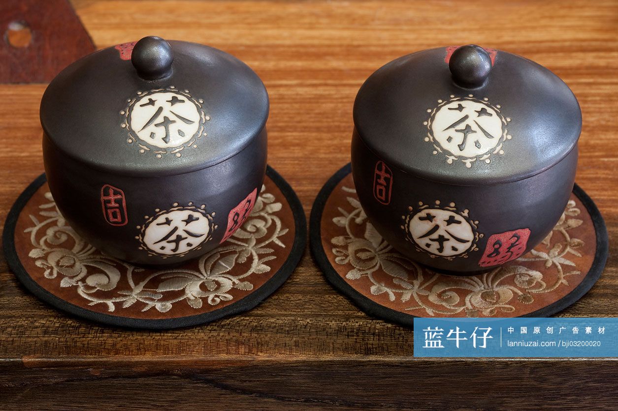 传统中式茶叶罐