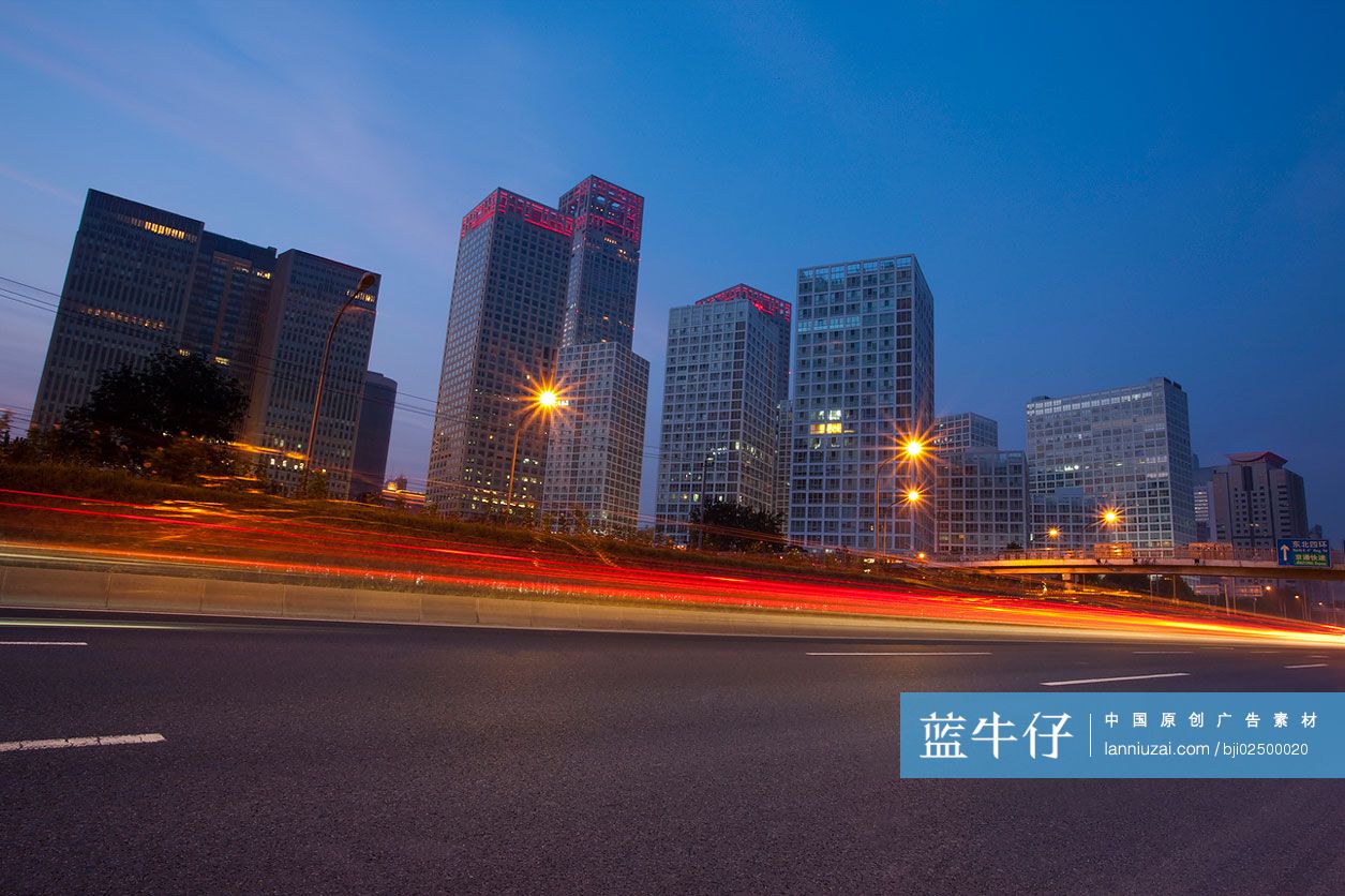 CBD夜景和公路