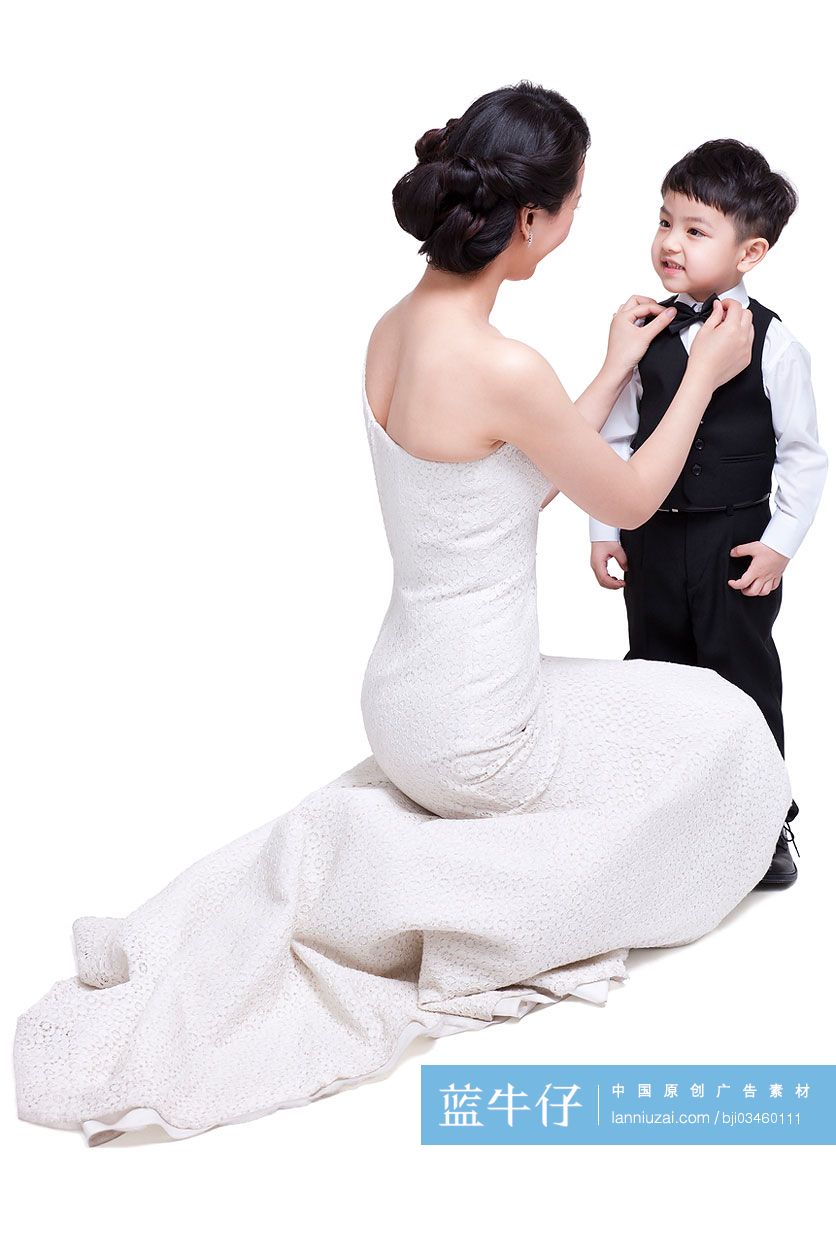 妈妈帮儿子系领结