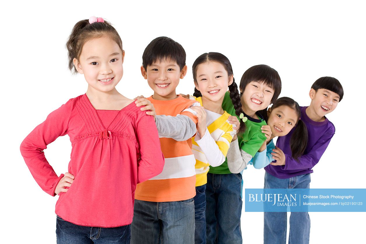 A group of Chinese friends standing in a row