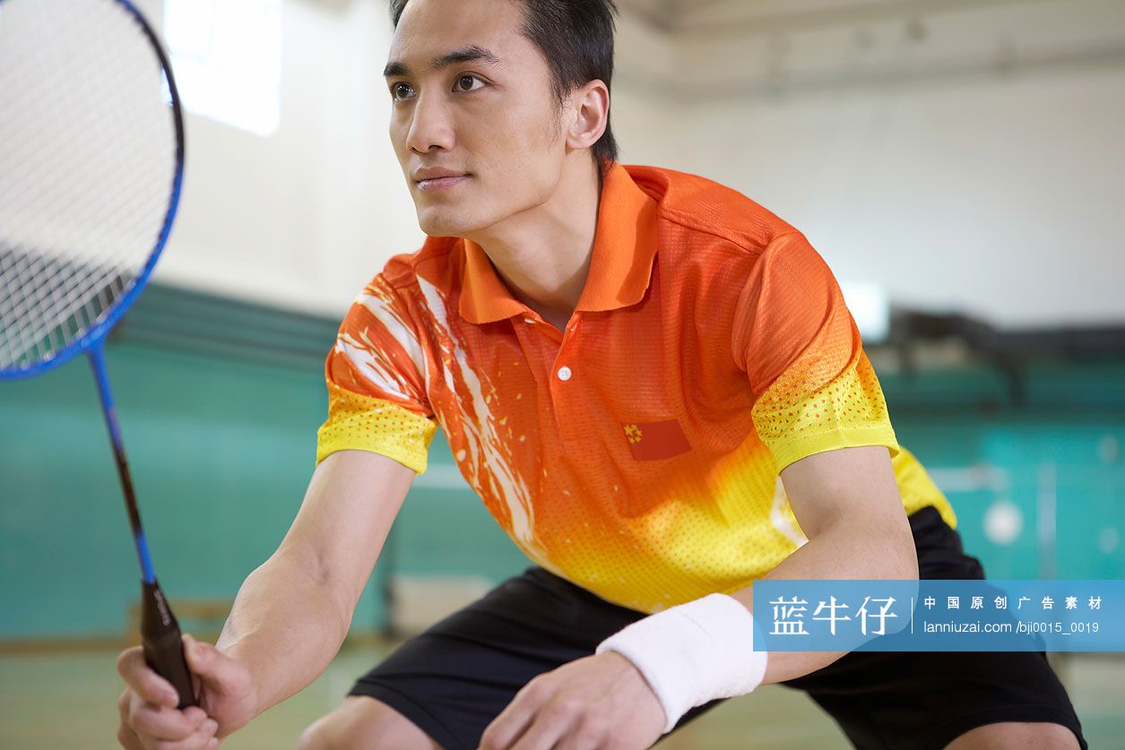 男子羽毛球运动员