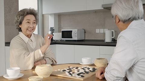 Senior Chinese couple  playing the game of go at home,4K