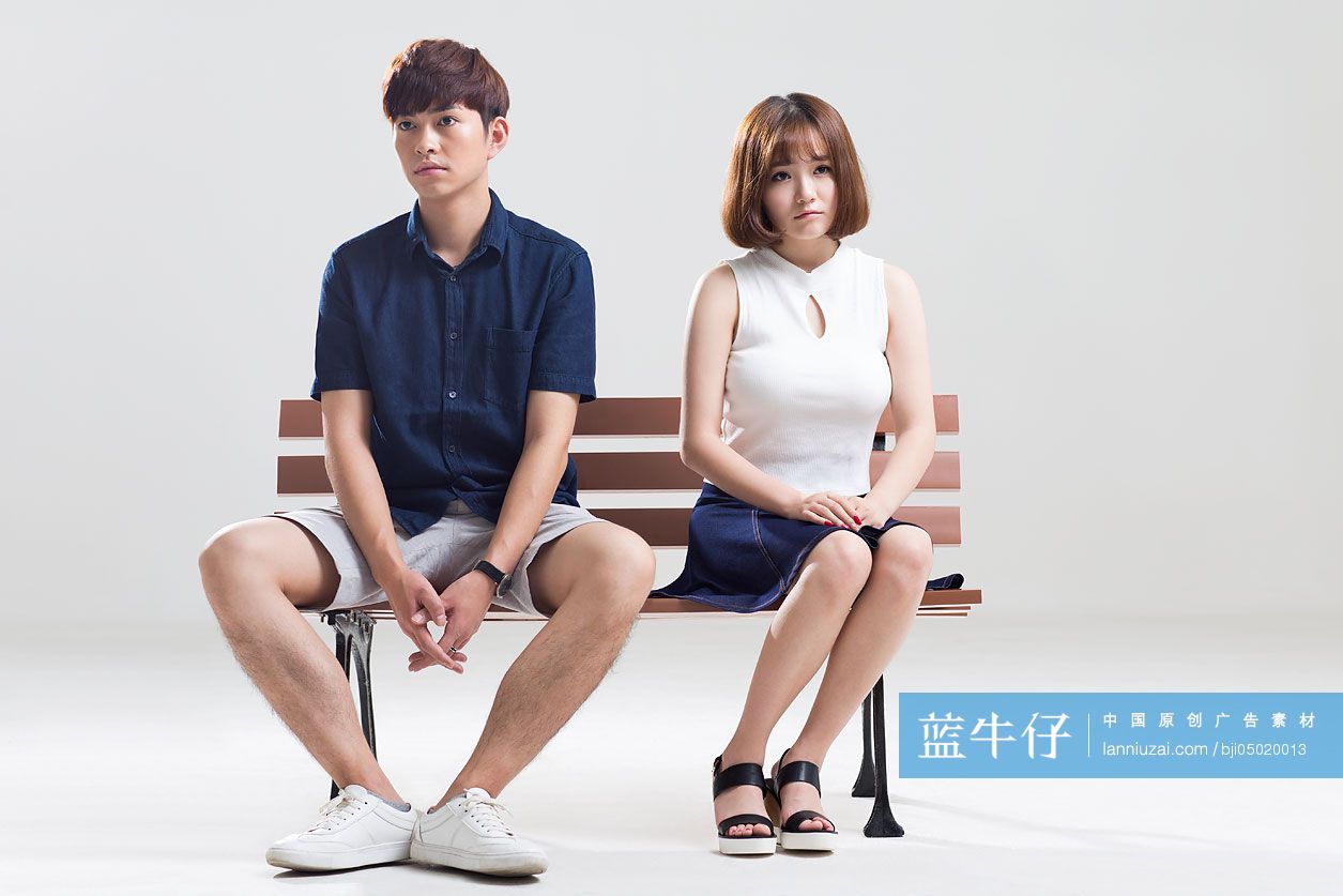 年轻情侣闹别扭-蓝牛仔影像-中国原创广告影像素材