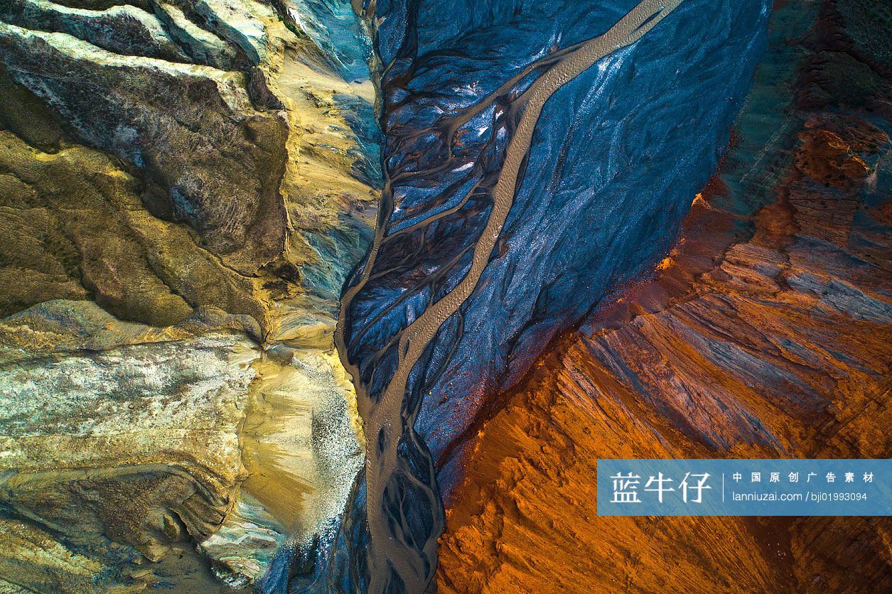 峡谷河流