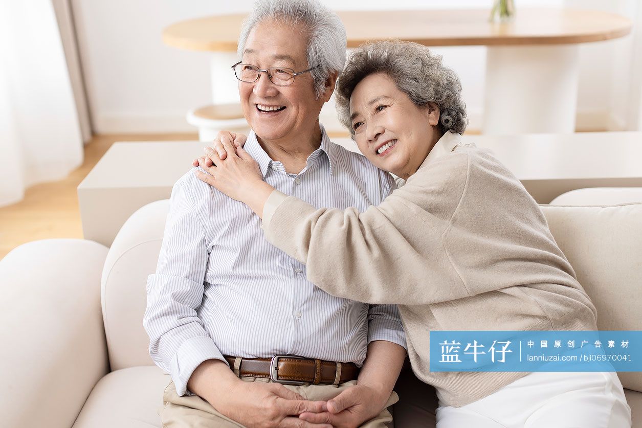 老年夫妇的休闲居家生活