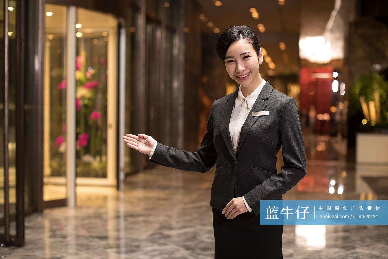 酒店服务员欢迎顾客