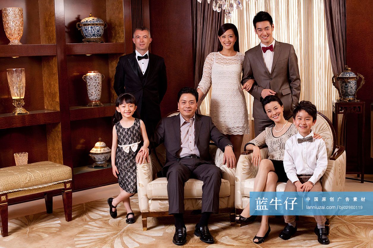 贵族家庭全家福