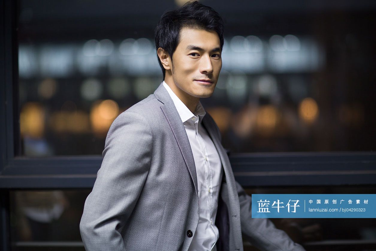 年轻商务男士